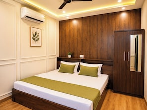 Deluxe Double Room, Multiple Beds, Air conditioning | Hypo-allergenic bedding, desk, soundproofing, free WiFi - Hotel Ayodhya Vatika Home Stay (Ayodhya)
