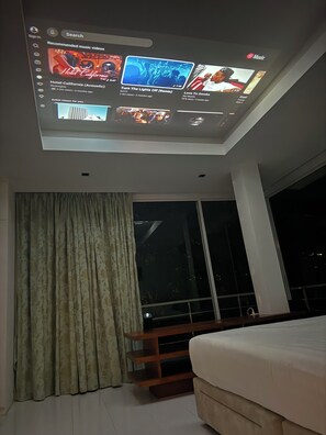 A modern bedroom with a skylight, a large window, and a bed. - Kamala Jungle Suite 80m² Balcony, 2 Pools, Gym & Sauna Fast Fiber WiFi (Kamala, Kathu)
