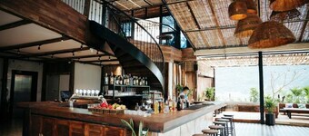Top of the Loop Ha Giang Hostel & Tour
