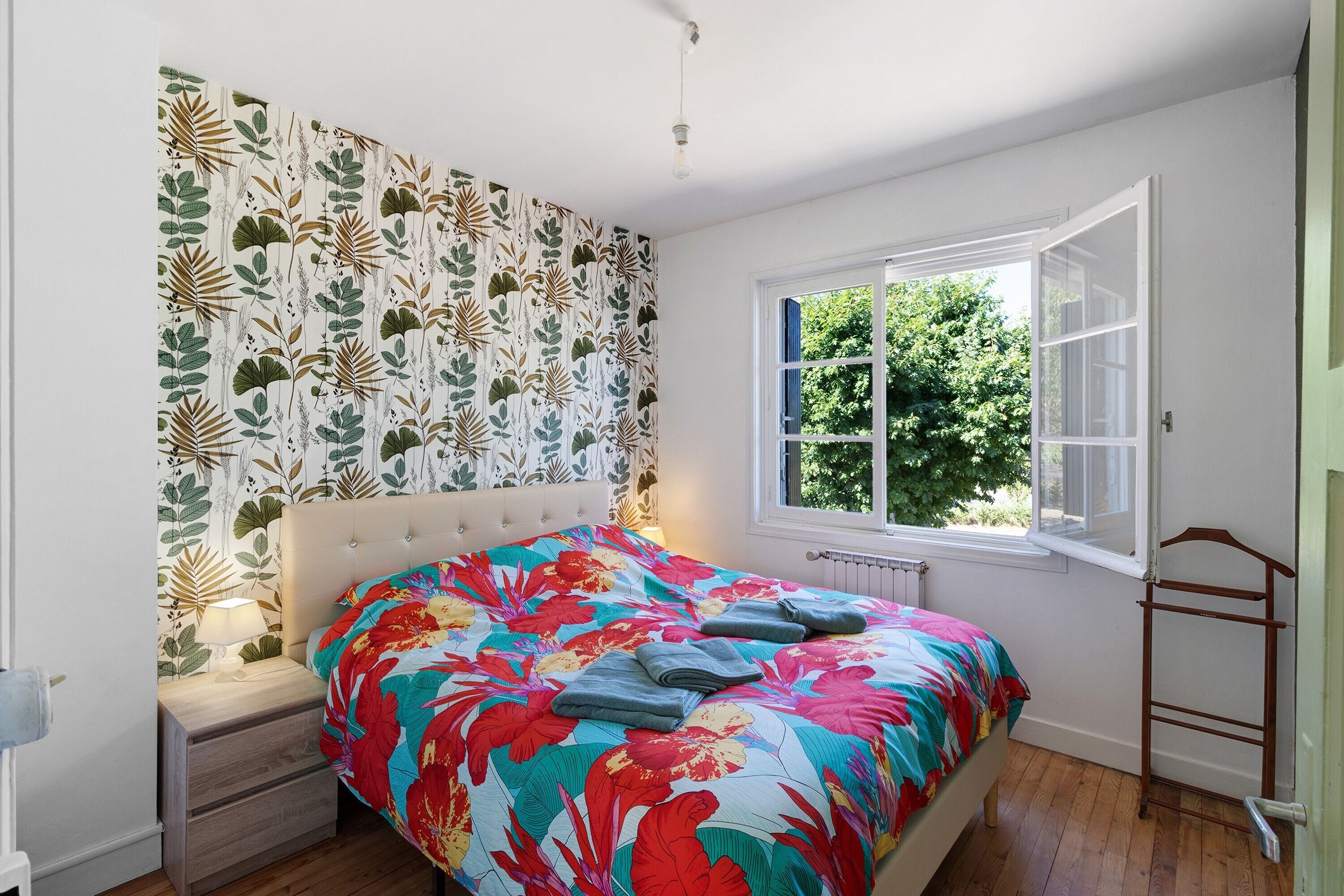7 bedrooms, iron/ironing board, WiFi, bed sheets
