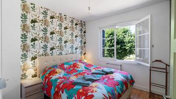 7 bedrooms, iron/ironing board, WiFi, bed sheets