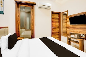 Desk, free WiFi - Collection O by OYO City Center Ludhiana (Ludhiana)