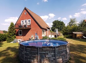 Outdoor pool - Country House Lüneburg Heath – Sleeps up to 6, only 10-min. drive to Heide Park (Neuenkirchen)