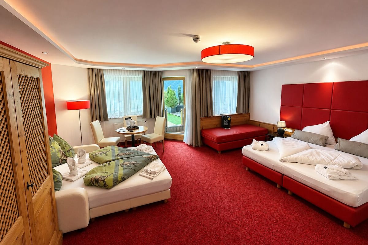 Suite junior, vistas al patio | Caja fuerte y wifi gratis