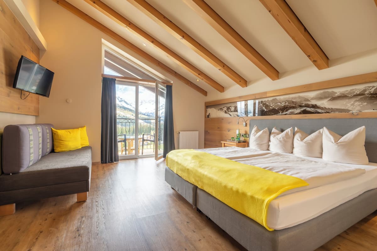 Habitación doble superior, vistas a la montaña | Caja fuerte y wifi gratis