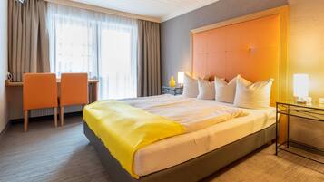 Comfort-Doppelzimmer, Balkon, Blick auf den Innenhof | Zimmersafe, kostenloses WLAN