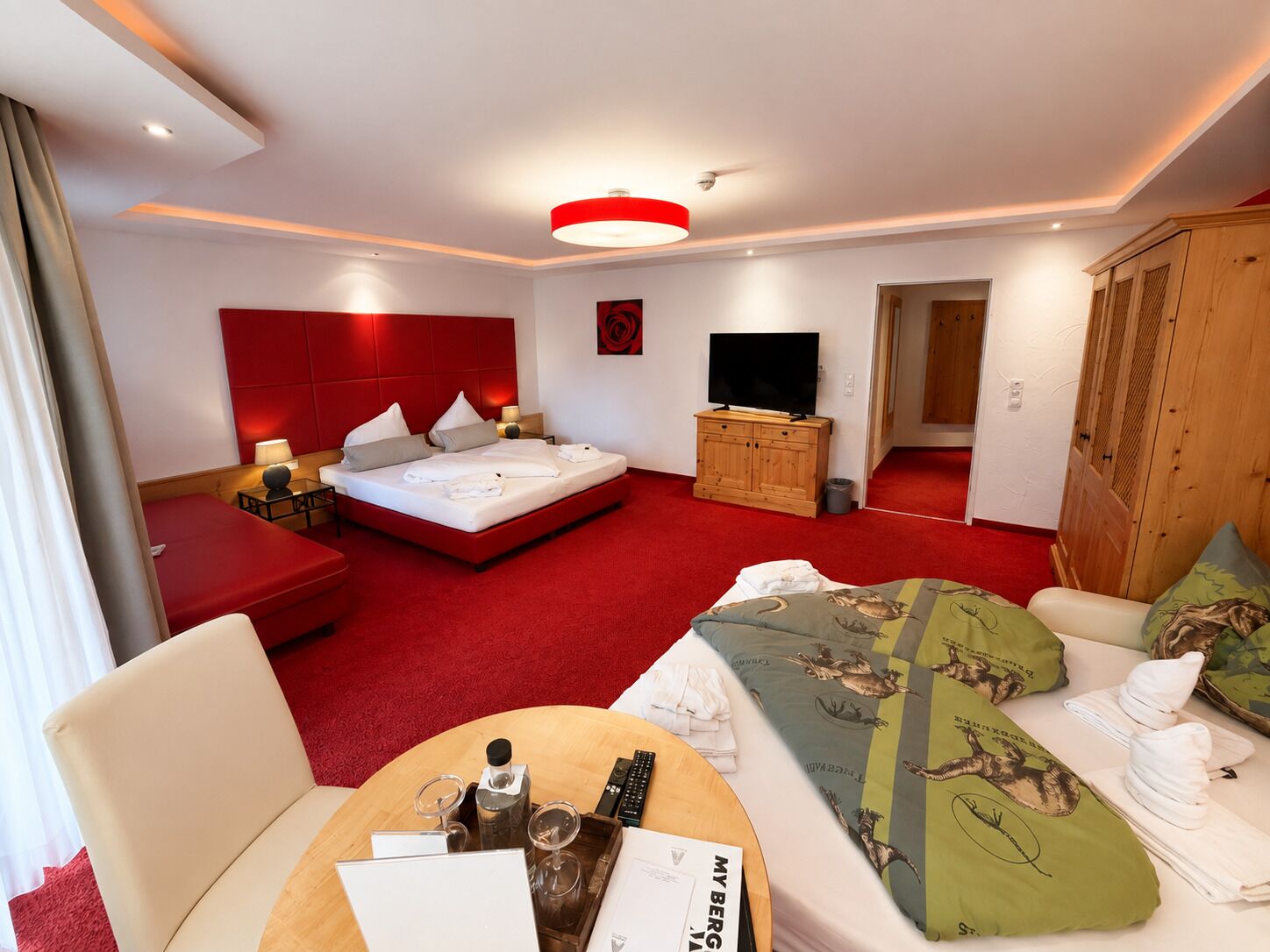 Suite junior, vistas al patio | Caja fuerte y wifi gratis