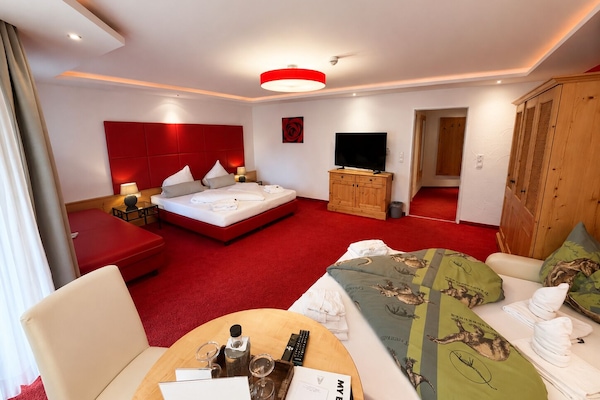 Junior Suite, Courtyard View | In-room safe, WiFi (free)