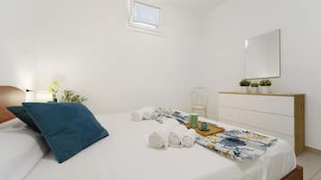 2 bedrooms, bed sheets