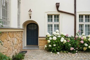 Exterior detail - Villa Meinecke - Apartment 3 'Centennial Hall' (Wrocław)