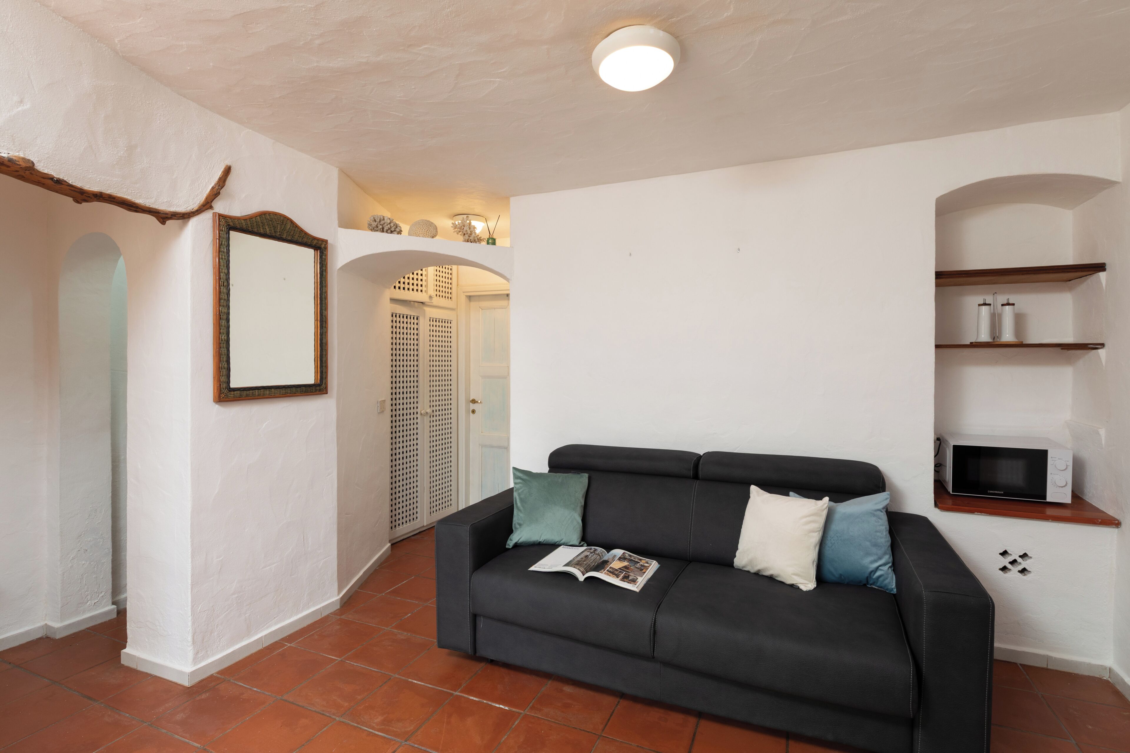 Apartment | Living area | 35-inch TV with satellite channels
