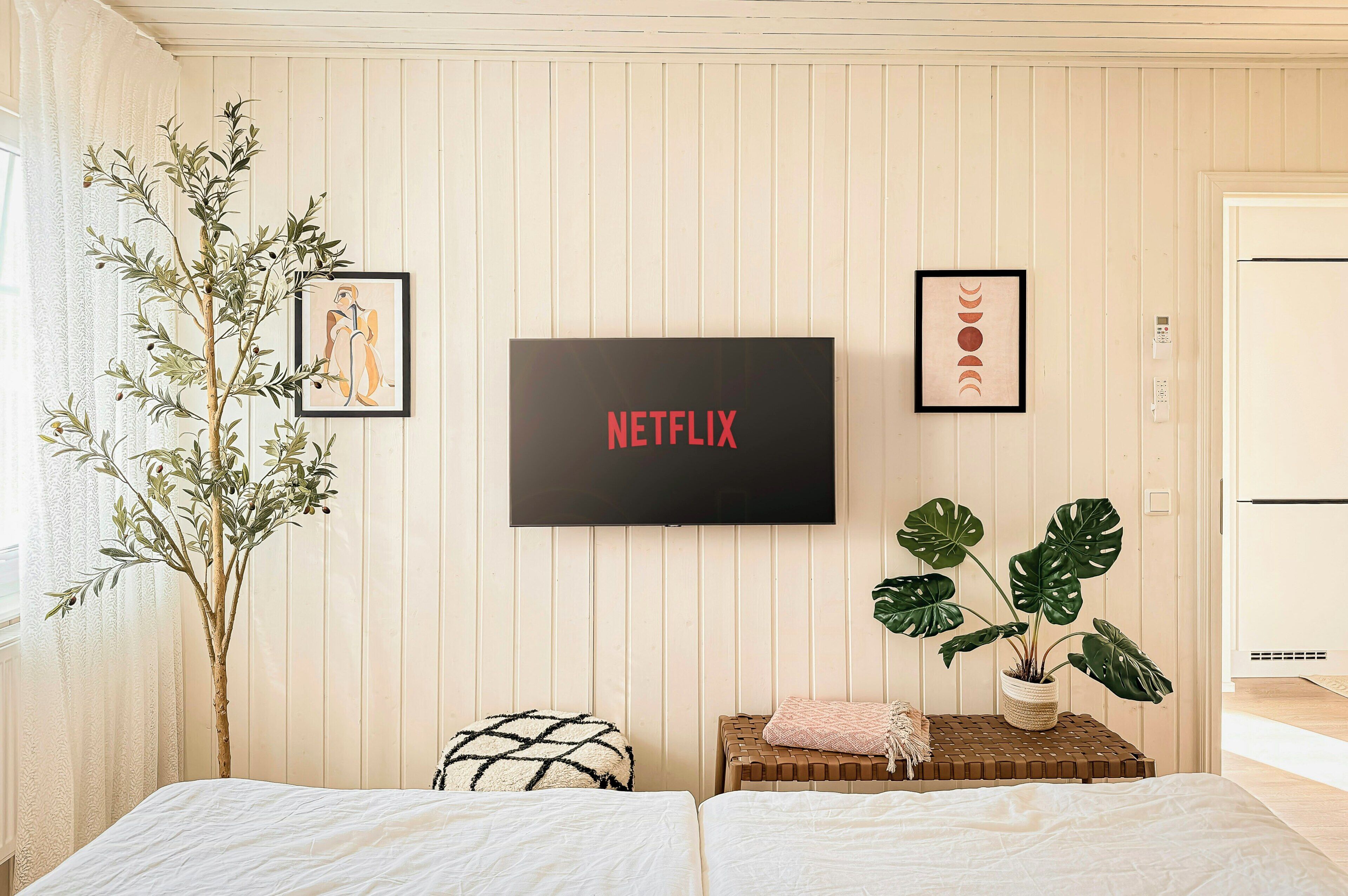 2 bedrooms, desk, WiFi (free)
