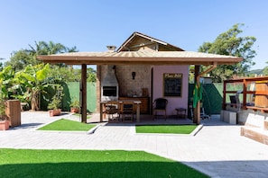 Outdoor dining - Chalés da Guarda do Embaú (Palhoça)