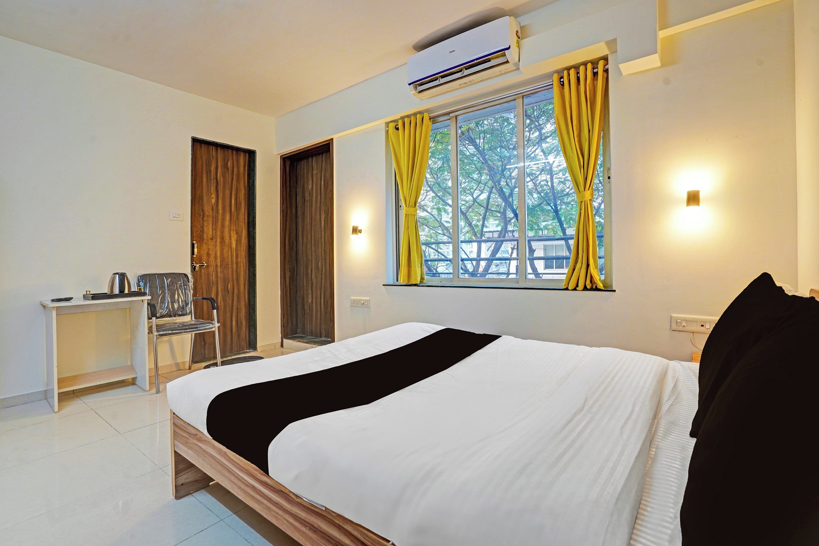 WiFi (free), bed sheets