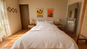 Premium bedding, memory foam beds, in-room safe, desk - Honey Bee Collection Ahangama (Ahangama)