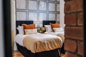 Room - Spacious Relocation Home | 4 Bedroom | Sleeps 8 (Newton-le-Willows)