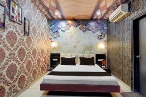 Classic Room - CollectionO by OYO Sangla Shivala Temple (Ludhiana)