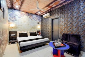 Classic Room - CollectionO by OYO Sangla Shivala Temple (Ludhiana)