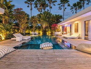 Pool - Spacious 4 BR villa Center Seminyak (Seminyak)