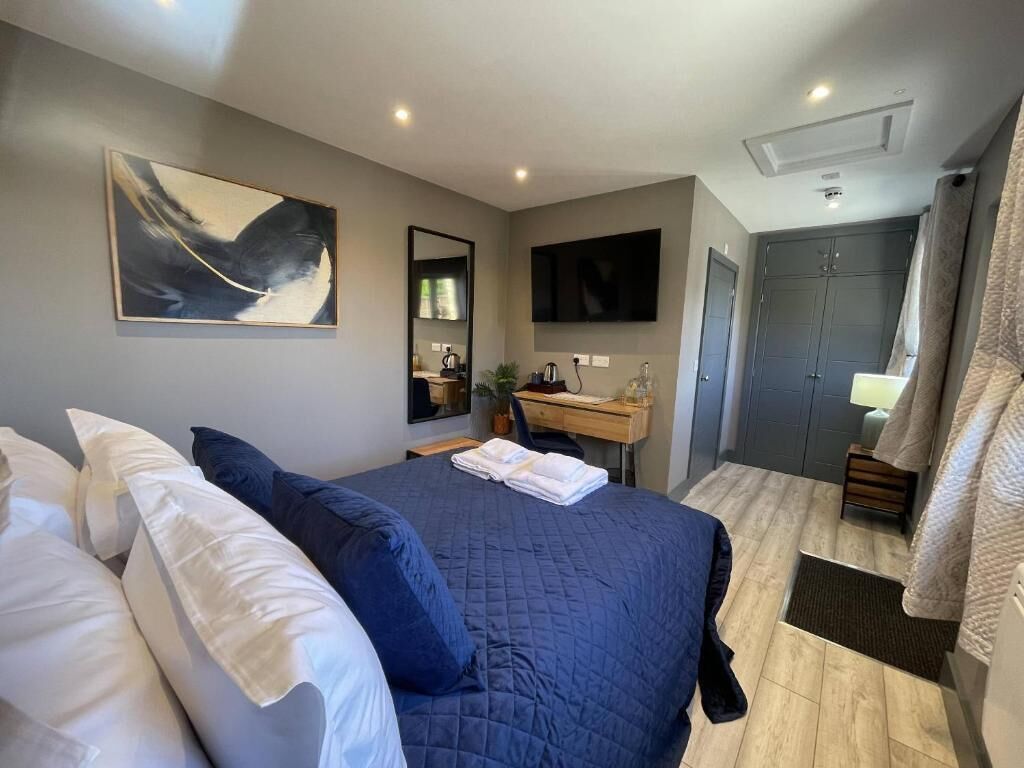Desk, iron/ironing board (on request), WiFi (free)