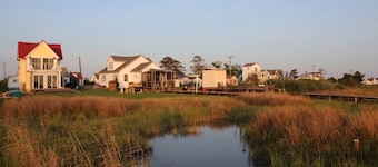 Water Front 1 bedroom house on tranquil Smith Island