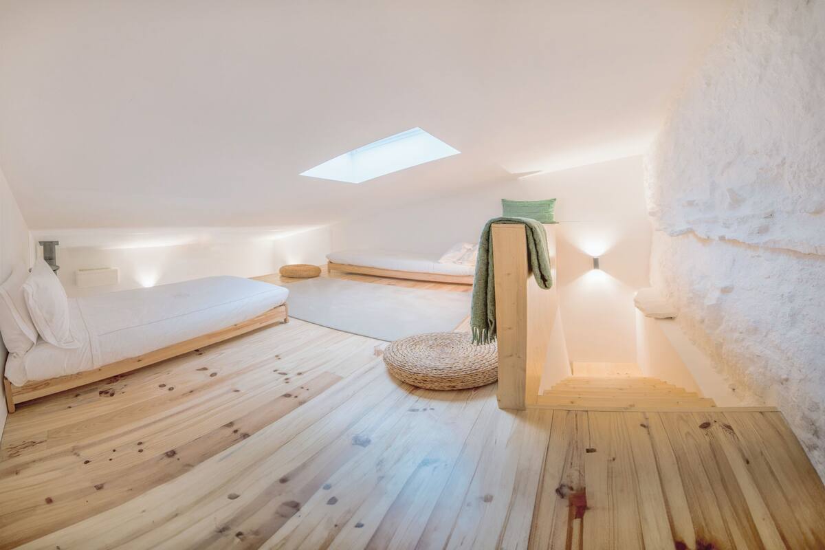 Chambre Familiale Double ou avec lits jumeaux | Literie de qualité supérieure, Wi-Fi gratuit, draps fournis