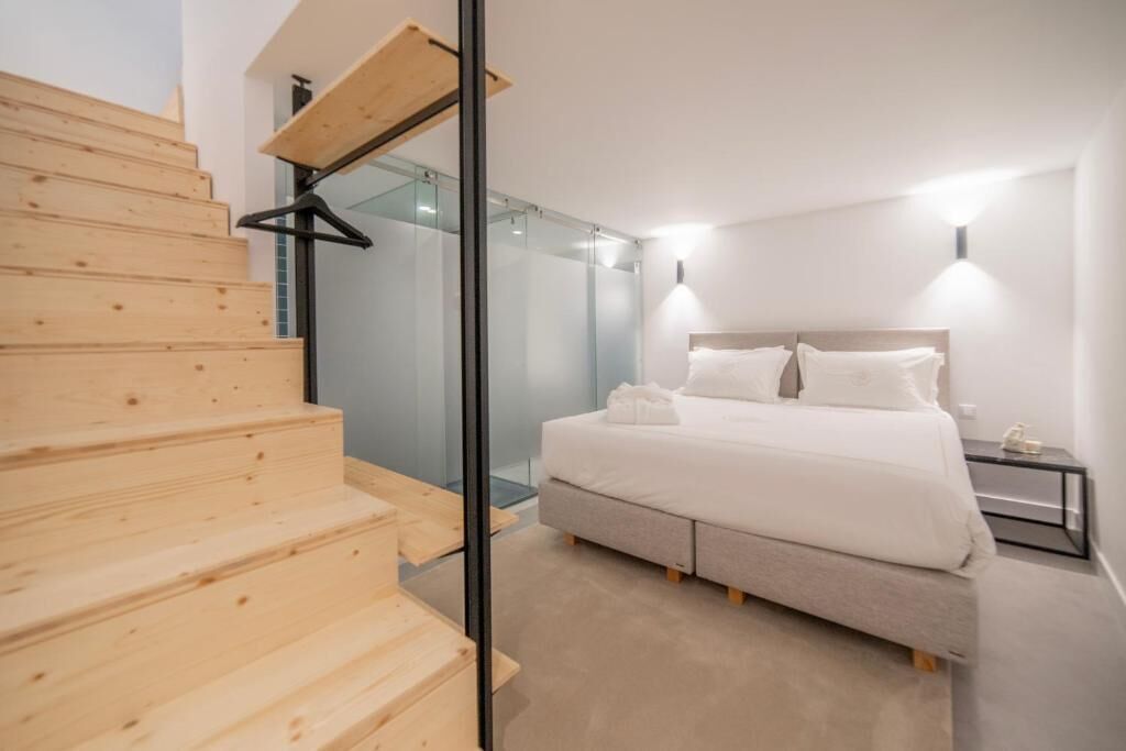 Premium bedding, WiFi (free), bed sheets