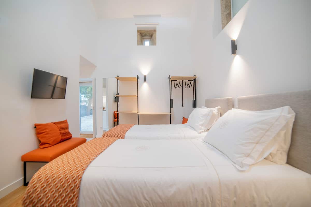 Chambre Classique Double ou avec lits jumeaux | Literie de qualité supérieure, Wi-Fi gratuit, draps fournis