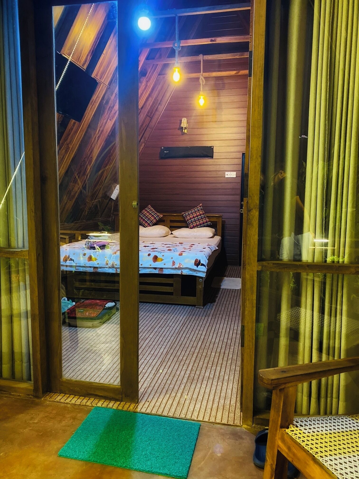 WiFi, bed sheets