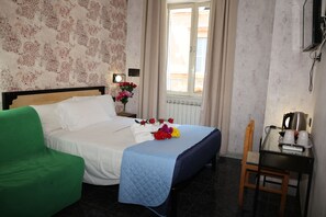 In-room safe, iron/ironing board (on request), WiFi (free) - KHAN SIRAJ GUESTHOUSE  (ROMA)