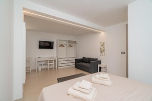 Classic Studio, 1 Double Bed with Sofa bed - Domo Le Mura Puniche (Olbia)
