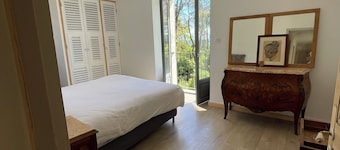 Appartement en rez de jardin dans une maison familiale corse au bord de l’eau