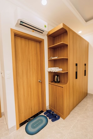 Standard-Doppelzimmer, Balkon, Blick auf den Innenhof | Innenbereich