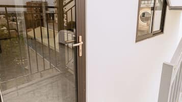 Standard Double Room, Balcony, Courtyard View | Interior