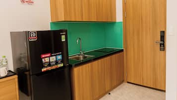Standard Double Room, Balcony, Courtyard View | Private kitchen | Fridge, stovetop, rice cooker, cookware/dishes/utensils