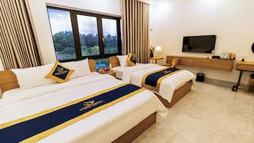 Ropa de cama de alta calidad, artículos del minibar gratis y escritorio