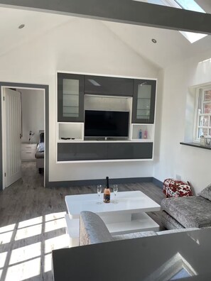 Living area - Beautiful Country annexe set within the historic Priory grounds (Freiston BOSTON LINCS)