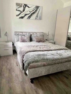 Room - Beautiful Country annexe set within the historic Priory grounds (Freiston BOSTON LINCS)