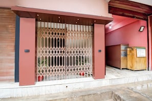 Exterior detail - Super Collection O Transport Nagar Metro (Patna)