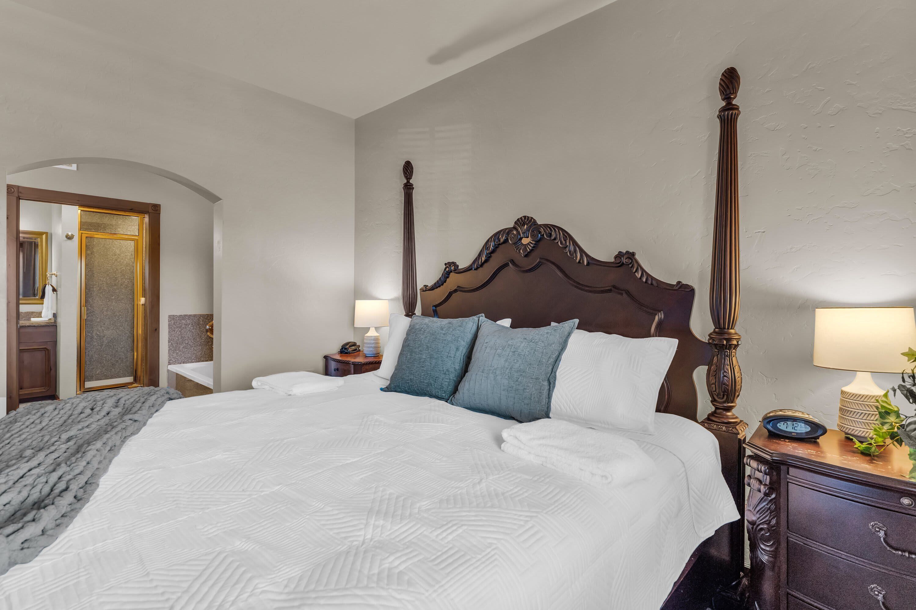 Condo, 1 King Bed with Sofa bed, Mountain View (Zermatt Suite) | 1 bedroom, individually decorated, individually furnished