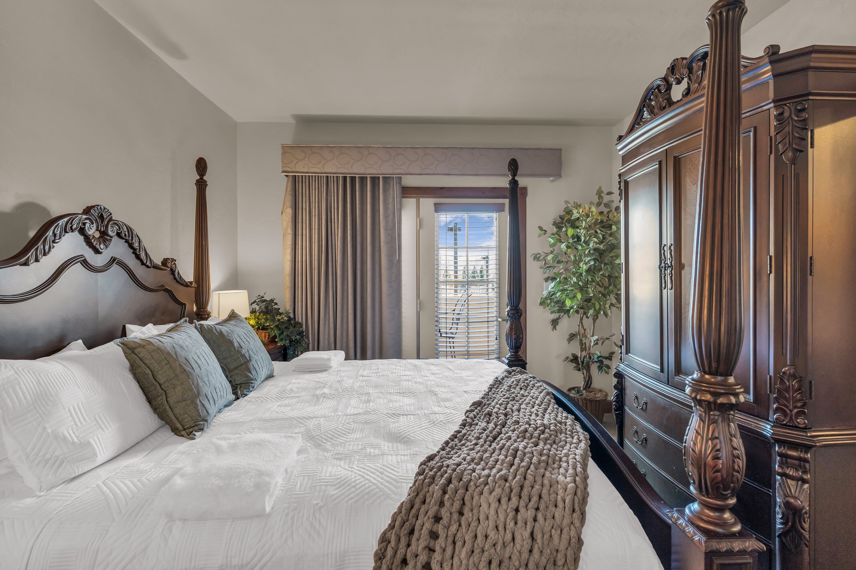 Condo, 1 King Bed with Sofa bed, Mountain View (Zermatt Suite) | 1 bedroom, individually decorated, individually furnished