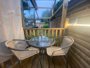 Outdoor dining - Studio, Sleeps 2 Near Northern Line Edgware St (Edgware)