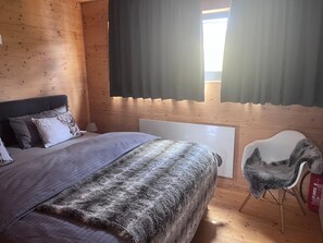 WiFi, bed sheets