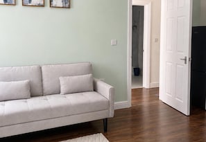 Living area - 3 Bed Apartment - Near Nec, Bhx, Cbs, Ev Parking (Coventry)
