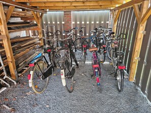 Property grounds - Ruhige Camp Anlage im hinterer Gartenbereich eines Wohnhauses (Halbemond)