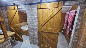2 bedrooms, bed sheets