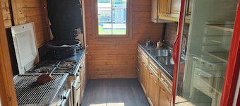 Ruhige Camp Anlage im hinterer Gartenbereich eines Wohnhauses