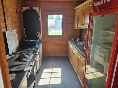 Ruhige Camp Anlage im hinterer Gartenbereich eines Wohnhauses