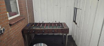 Ruhige Camp Anlage im hinterer Gartenbereich eines Wohnhauses