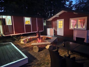 Terrace/patio - Ruhige Camp Anlage im hinterer Gartenbereich eines Wohnhauses (Halbemond)